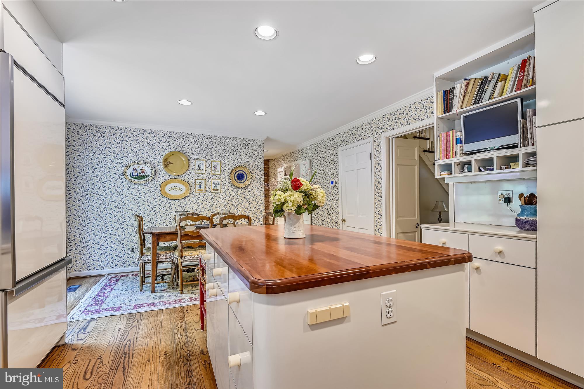 1717 Circle Road Baltimore, MD 21204 - Photo 19 of 96 Eat-in kitchen with center island