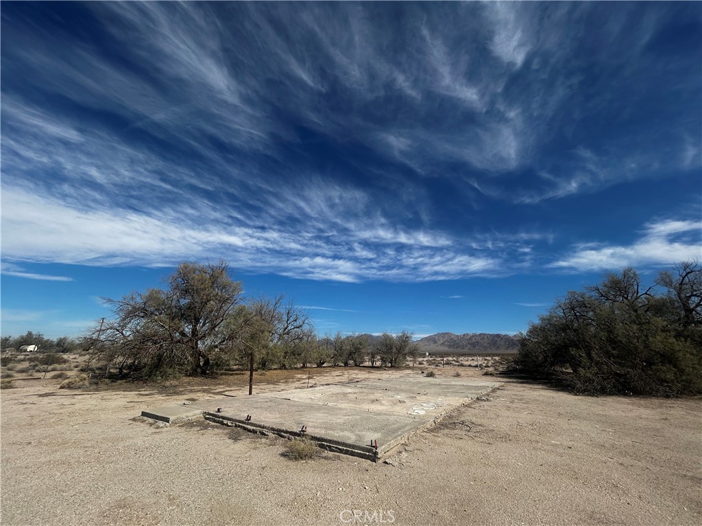 87780 Amboy Road Twentynine Palms, CA 92277 - Photo 6 of 23 a view of a dry yard with wooden fence