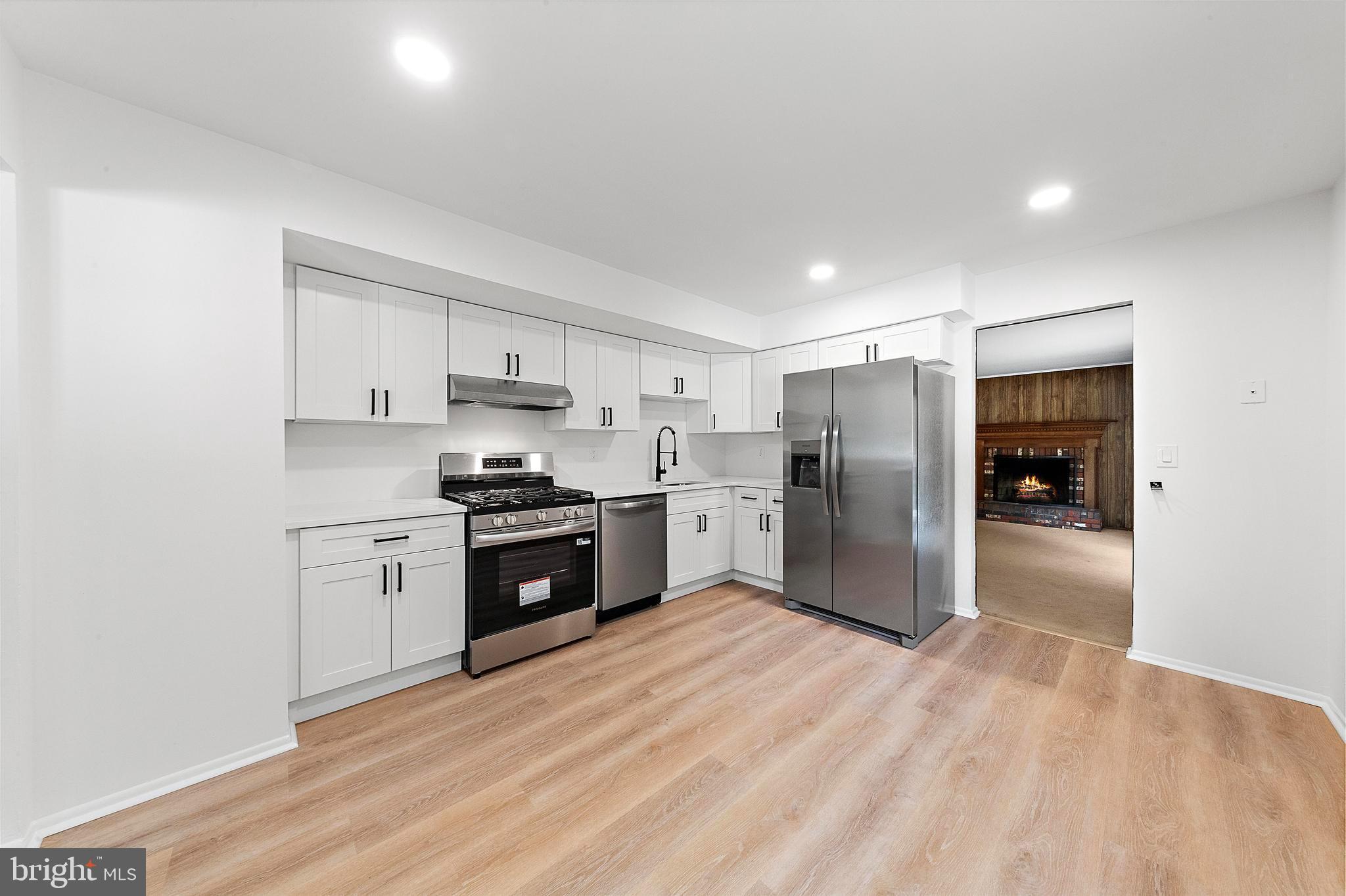 52 Colleen Circle Ewing, NJ 08638 - Photo 5 of 67