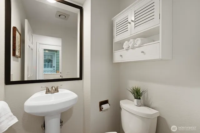 $960,000 | 9221 College Way North, Seattle, WA 98103