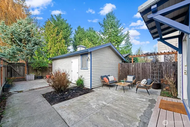 $960,000 | 9221 College Way North, Seattle, WA 98103