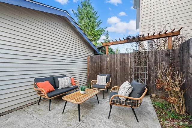 $960,000 | 9221 College Way North, Seattle, WA 98103