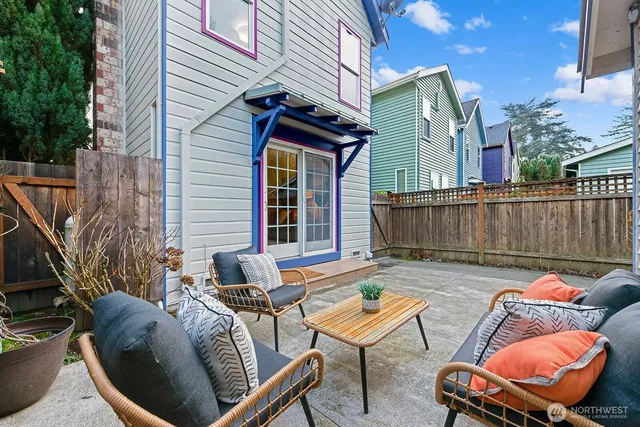 $960,000 | 9221 College Way North, Seattle, WA 98103