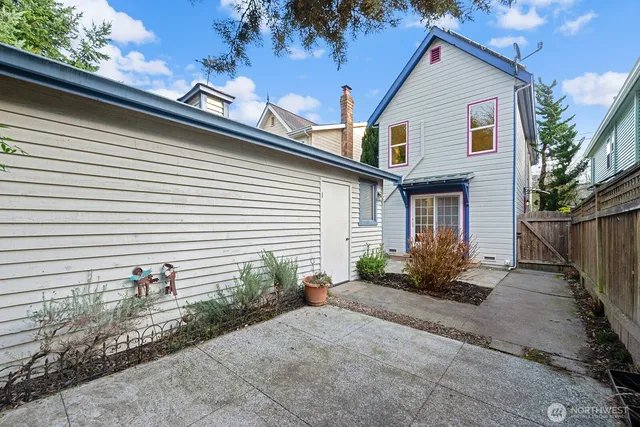 $960,000 | 9221 College Way North, Seattle, WA 98103