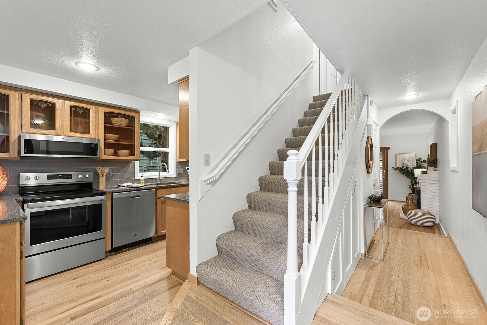 9221 College Way North Seattle, WA 98103 - Photo 4 of 33