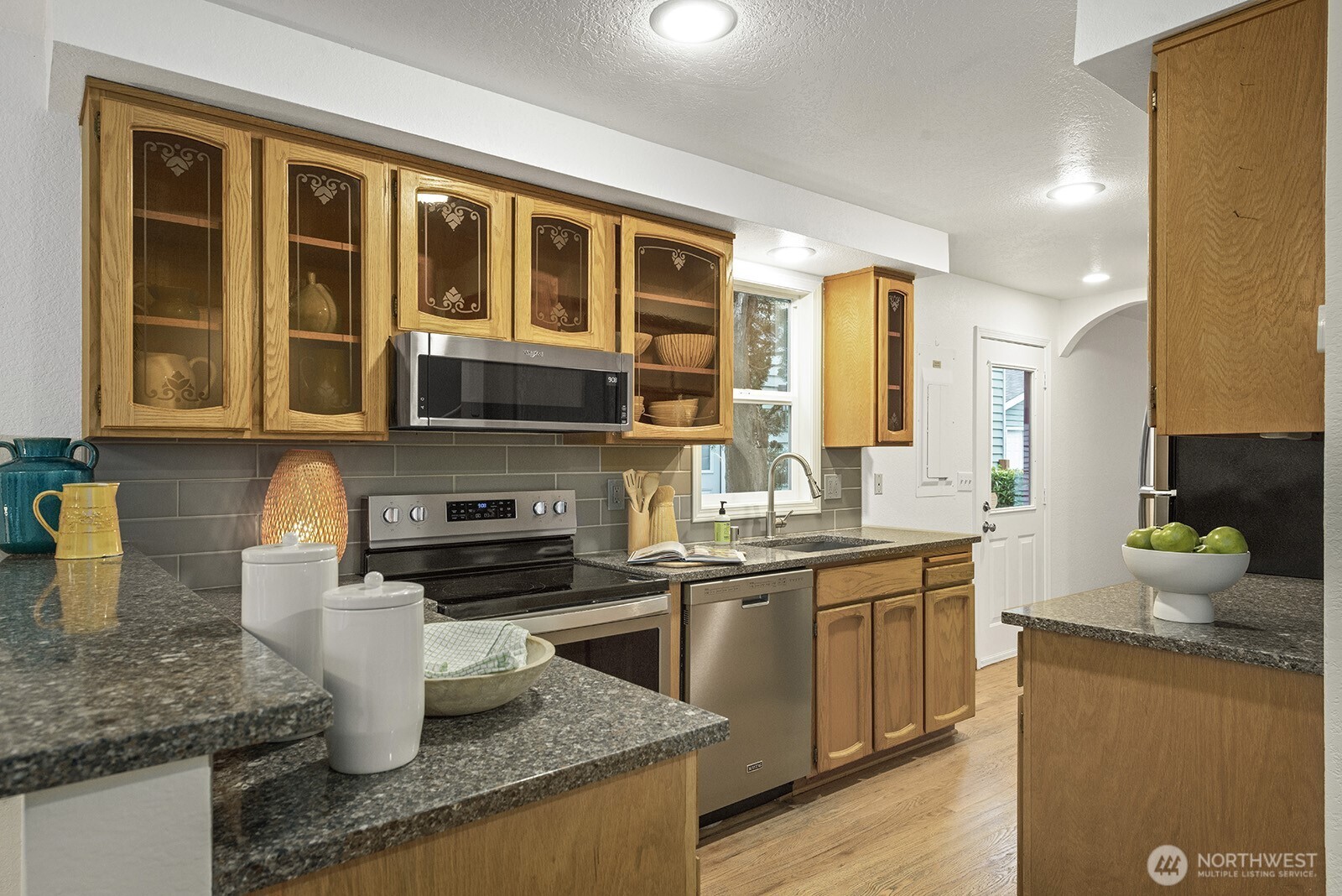 9221 College Way North Seattle, WA 98103 - Photo 9 of 33