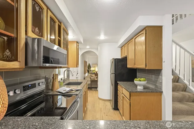 $960,000 | 9221 College Way North, Seattle, WA 98103