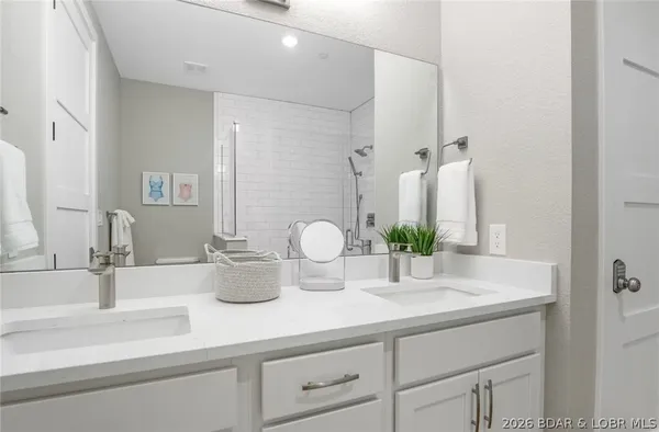 $834,900 | 182 Vintage Drive, Unit 2B, Four Seasons, MO 65049