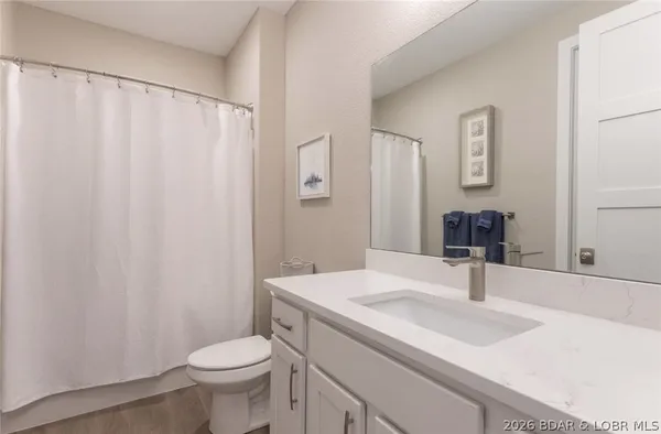 $834,900 | 182 Vintage Drive, Unit 2B, Four Seasons, MO 65049