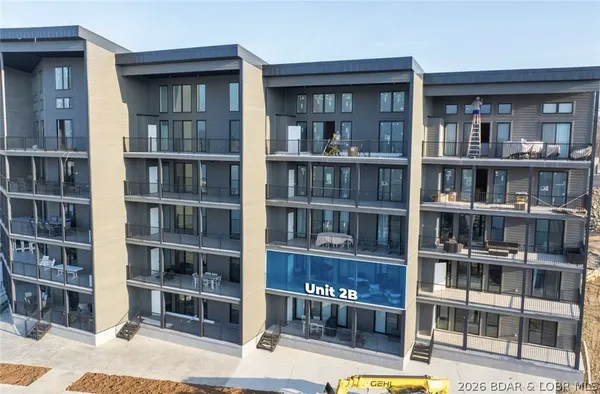 $834,900 | 182 Vintage Drive, Unit 2B, Four Seasons, MO 65049