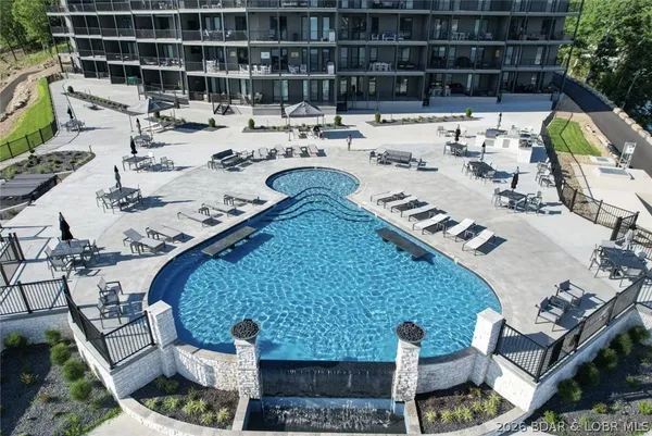 $834,900 | 182 Vintage Drive, Unit 2B, Four Seasons, MO 65049