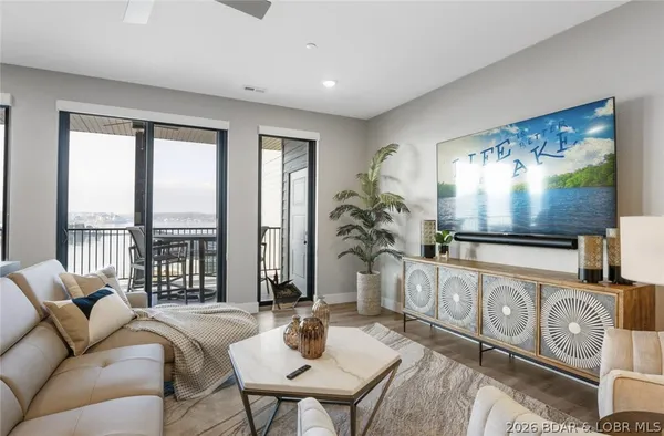 $834,900 | 182 Vintage Drive, Unit 2B, Four Seasons, MO 65049