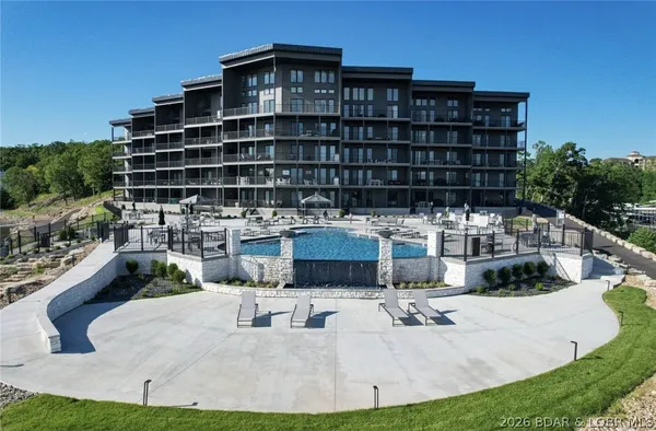 $834,900 | 182 Vintage Drive, Unit 2B, Four Seasons, MO 65049