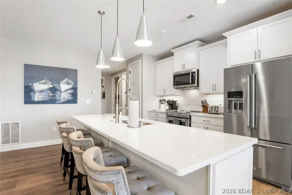 $834,900 | 182 Vintage Drive, Unit 2B, Four Seasons, MO 65049