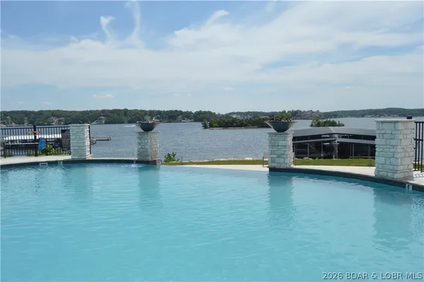 $834,900 | 182 Vintage Drive, Unit 2B, Four Seasons, MO 65049