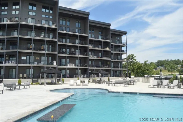 $834,900 | 182 Vintage Drive, Unit 2B, Four Seasons, MO 65049