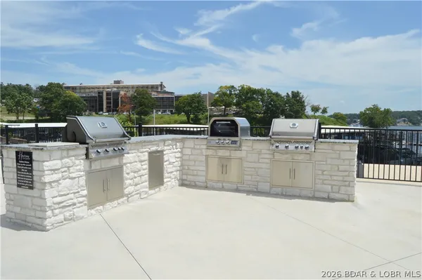 $834,900 | 182 Vintage Drive, Unit 2B, Four Seasons, MO 65049