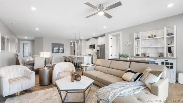 $834,900 | 182 Vintage Drive, Unit 2B, Four Seasons, MO 65049