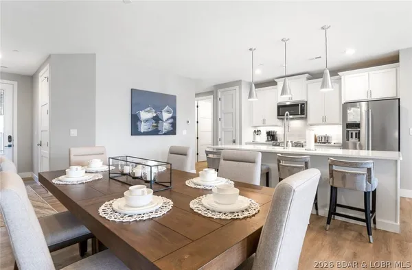 $834,900 | 182 Vintage Drive, Unit 2B, Four Seasons, MO 65049