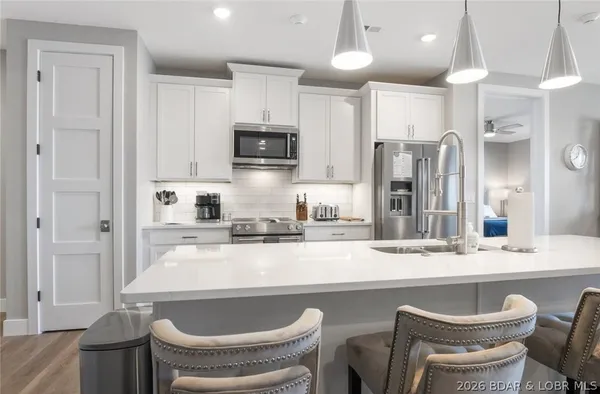 $834,900 | 182 Vintage Drive, Unit 2B, Four Seasons, MO 65049