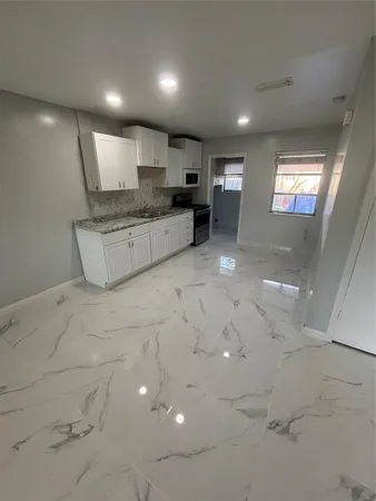 $2,300 | 268 Northeast 41st Street, Oakland Park, FL 33334