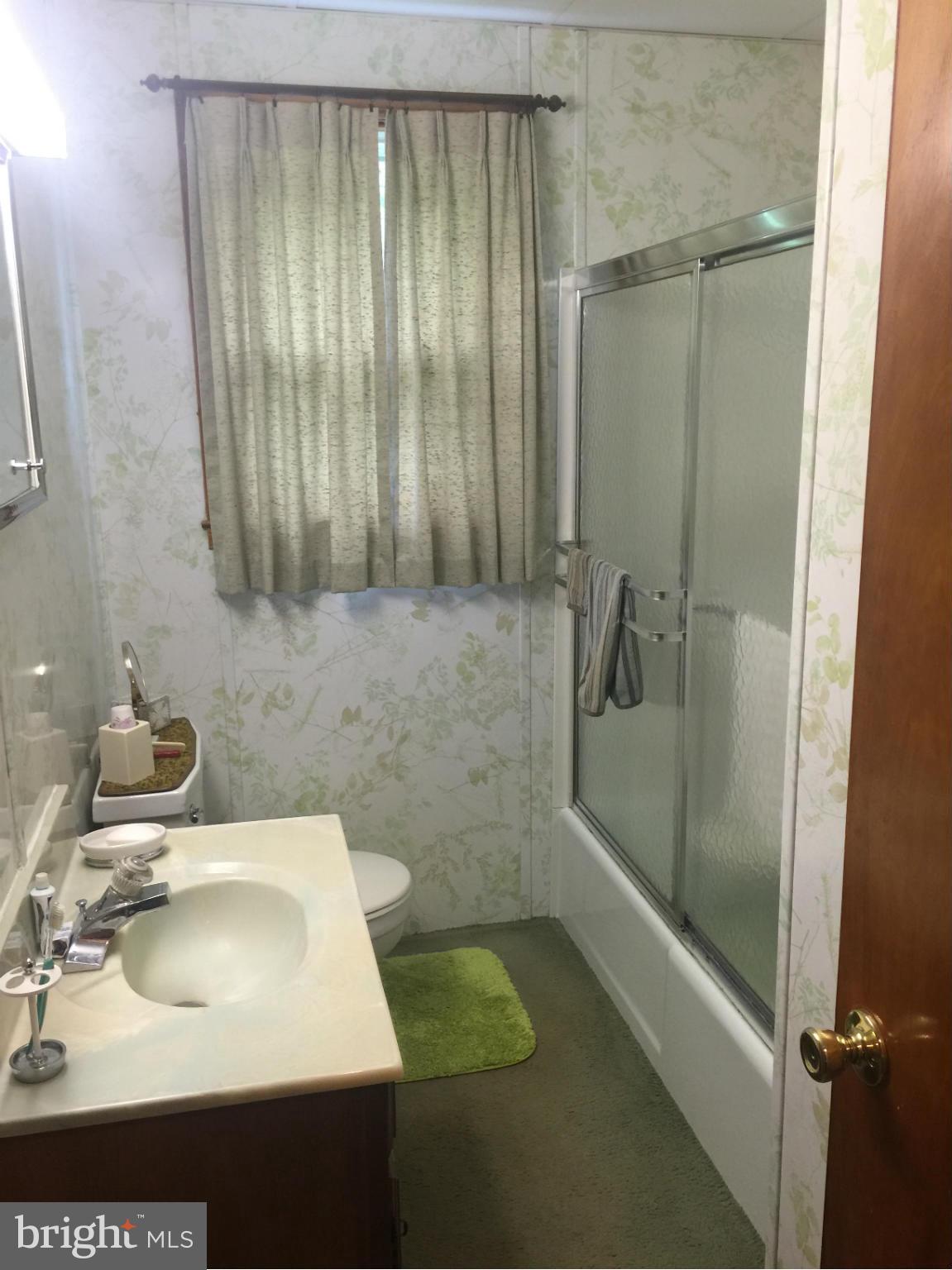 4904 Ridge Road Baltimore, MD 21237 - Photo 12 of 26 Bath