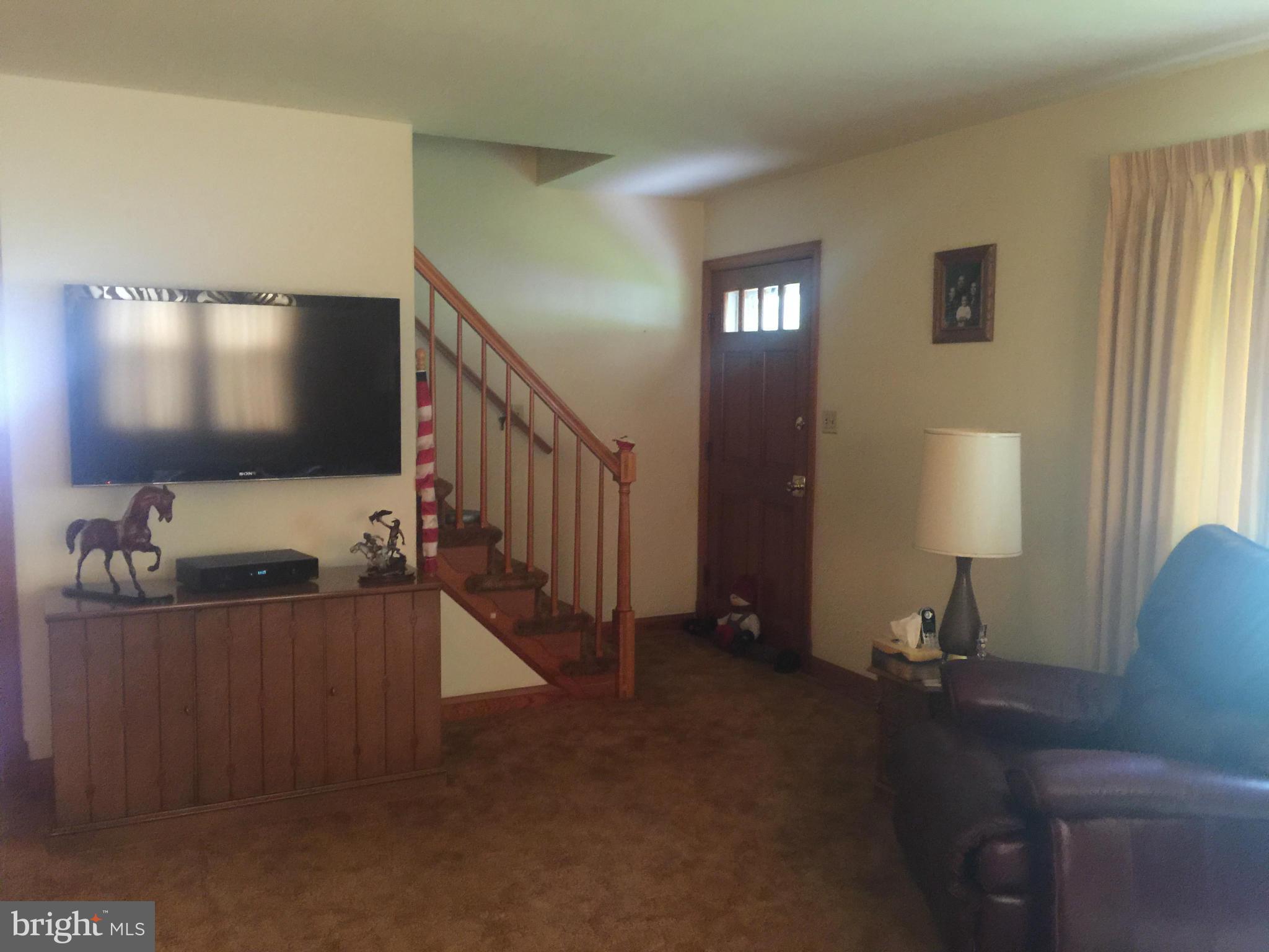 4904 Ridge Road Baltimore, MD 21237 - Photo 3 of 26 Living Room