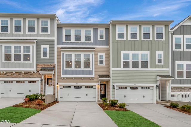$450,000 | 2726 Hunter Woods Drive, Unit 627, Apex, NC 27502
