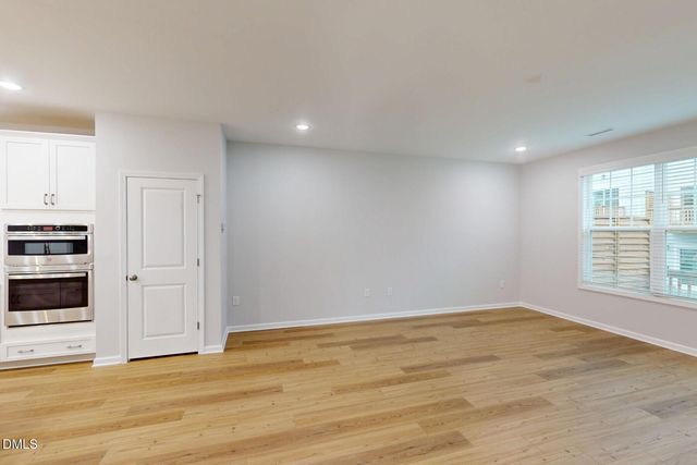 $450,000 | 2726 Hunter Woods Drive, Unit 627, Apex, NC 27502