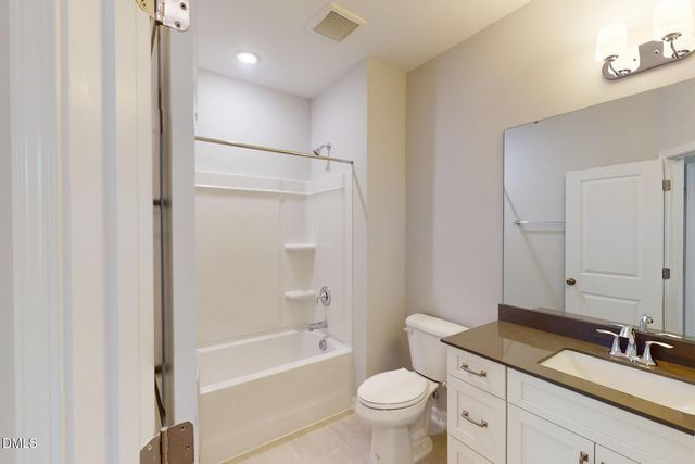 $450,000 | 2726 Hunter Woods Drive, Unit 627, Apex, NC 27502