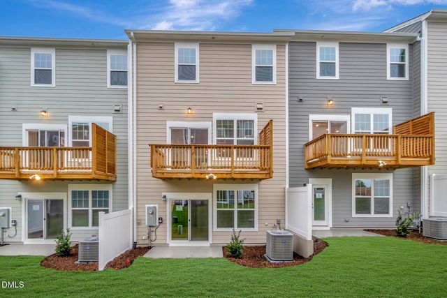$450,000 | 2726 Hunter Woods Drive, Unit 627, Apex, NC 27502