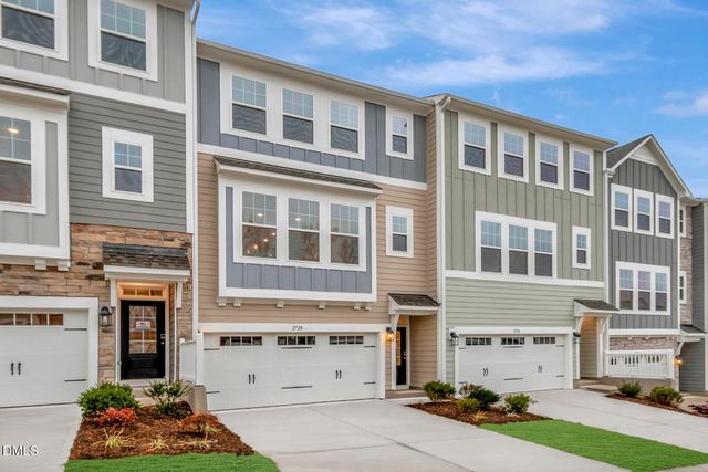 $450,000 | 2726 Hunter Woods Drive, Unit 627, Apex, NC 27502