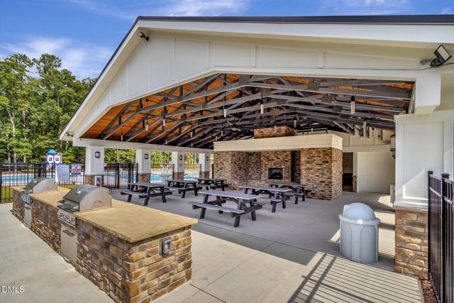 $450,000 | 2726 Hunter Woods Drive, Unit 627, Apex, NC 27502