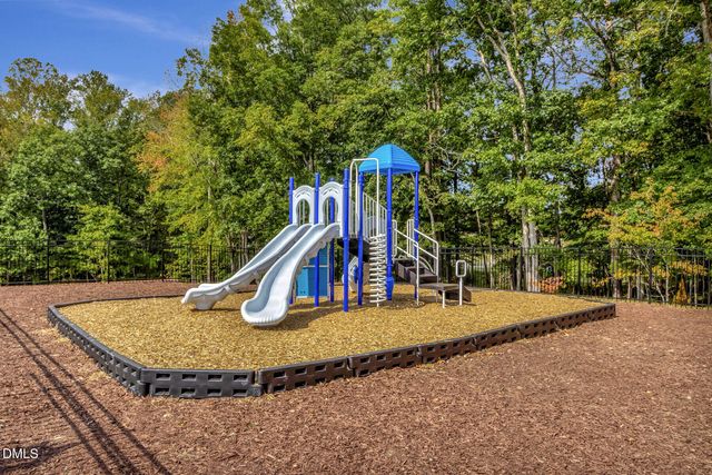 $450,000 | 2726 Hunter Woods Drive, Unit 627, Apex, NC 27502