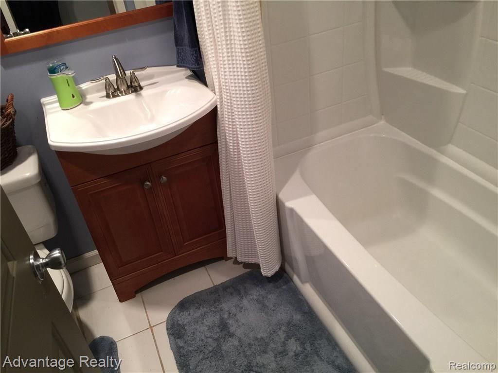 1430 Hampton Road Mount Clemens, MI 48043 - Photo 39 of 41 044.JPG
