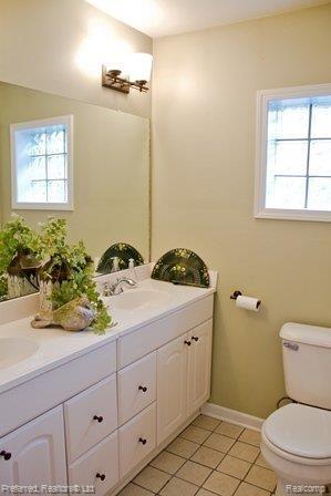 48765 Hanford Road Canton, MI 48187 - Photo 12 of 24 Downstairs Full Bath.jpg