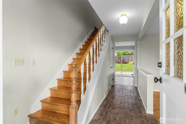 $950,000 | 11516 Bartlett Avenue Northeast, Seattle, WA 98125