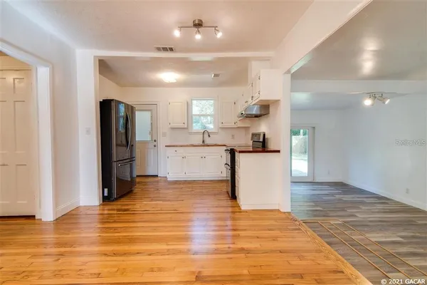 $2,100 | 1028 Northeast 7th Avenue, Gainesville, FL 32601