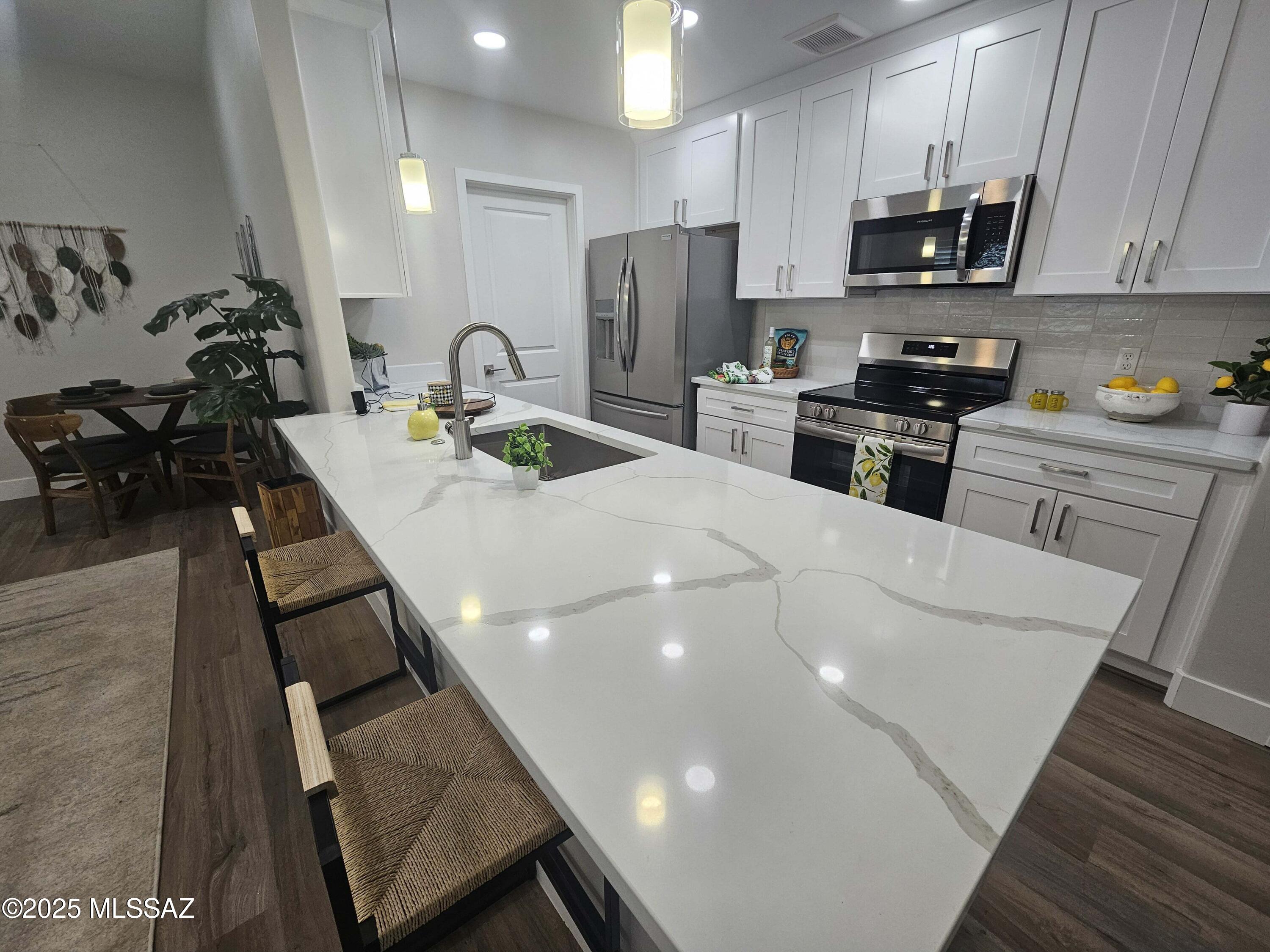 2020 East River Road, Unit 102 Tucson, AZ 85718 - Photo 2 of 21