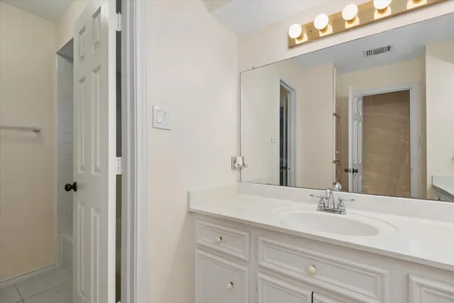 a view of an house with swimming pool and yard