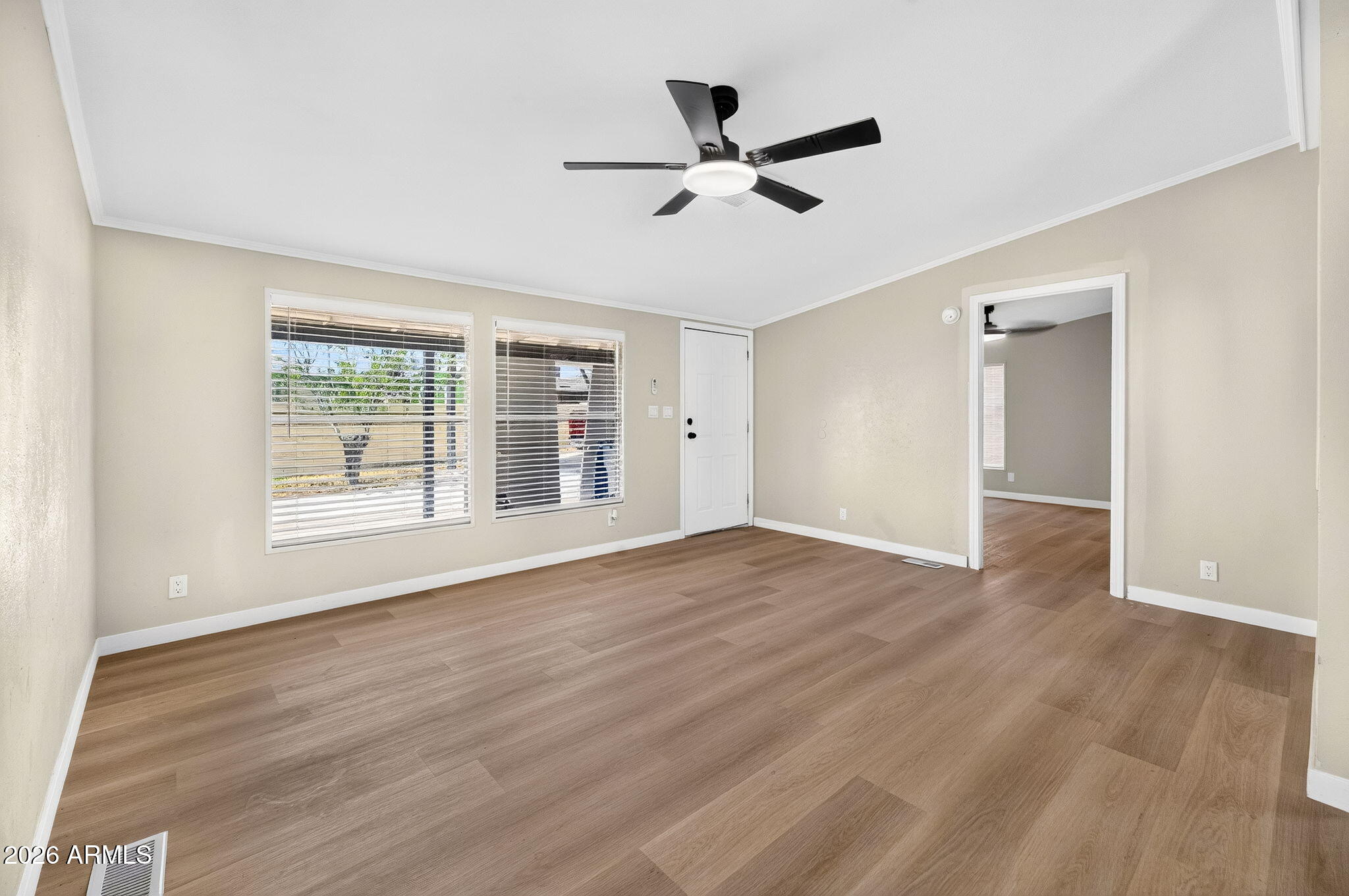 322 East Wagoner Road Phoenix, AZ 85022 - Photo 9 of 27 6-web-or-mls-322 E Wagoner Rd-26