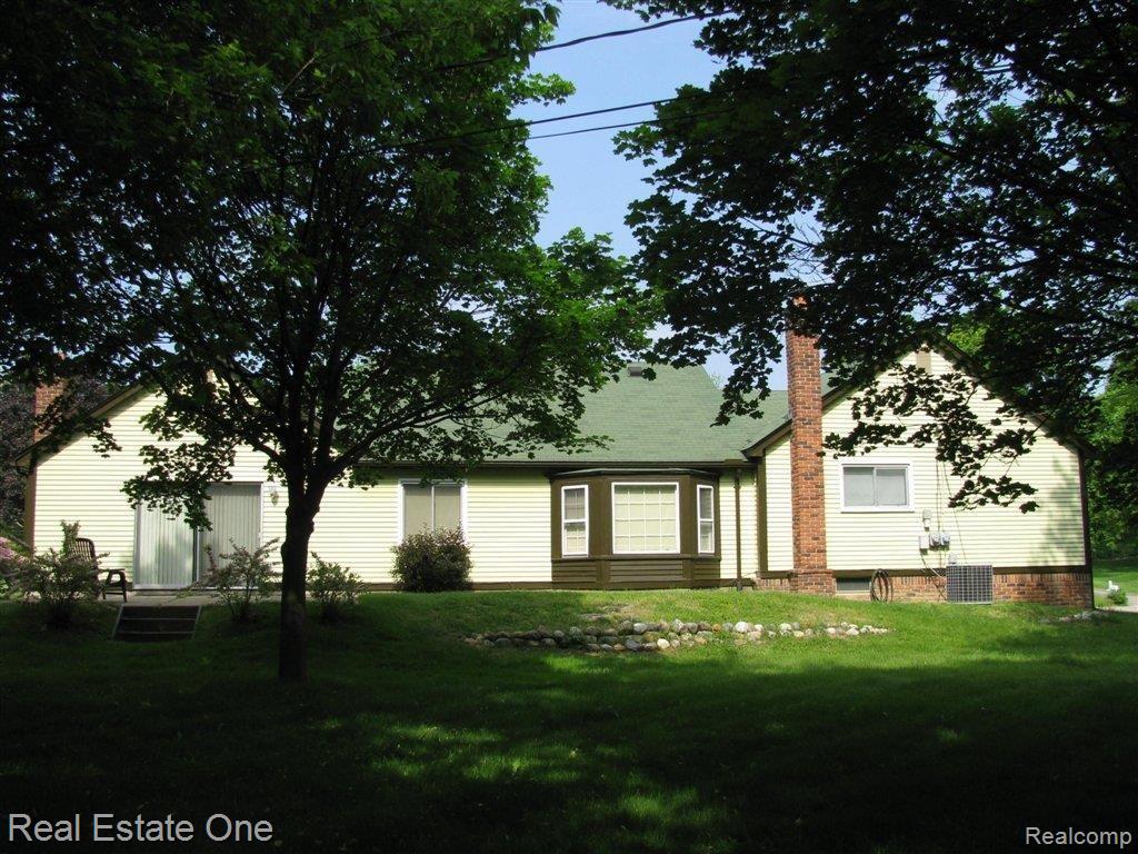 693 Rutgers Road Rochester, MI 48309 - Photo 4 of 5 IMG_4063.JPG