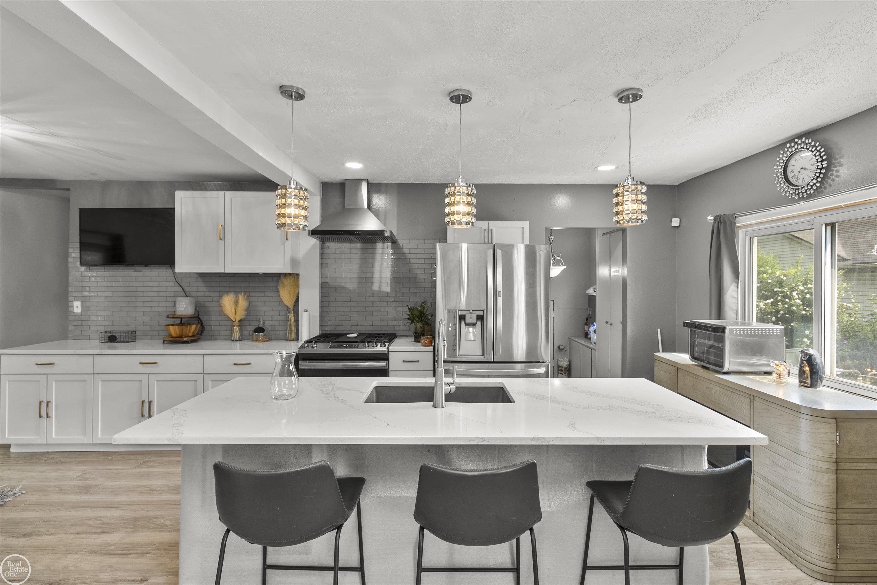 10218 Wayne Road Livonia, MI 48150 - Photo 11 of 43 50120576-10.JPG