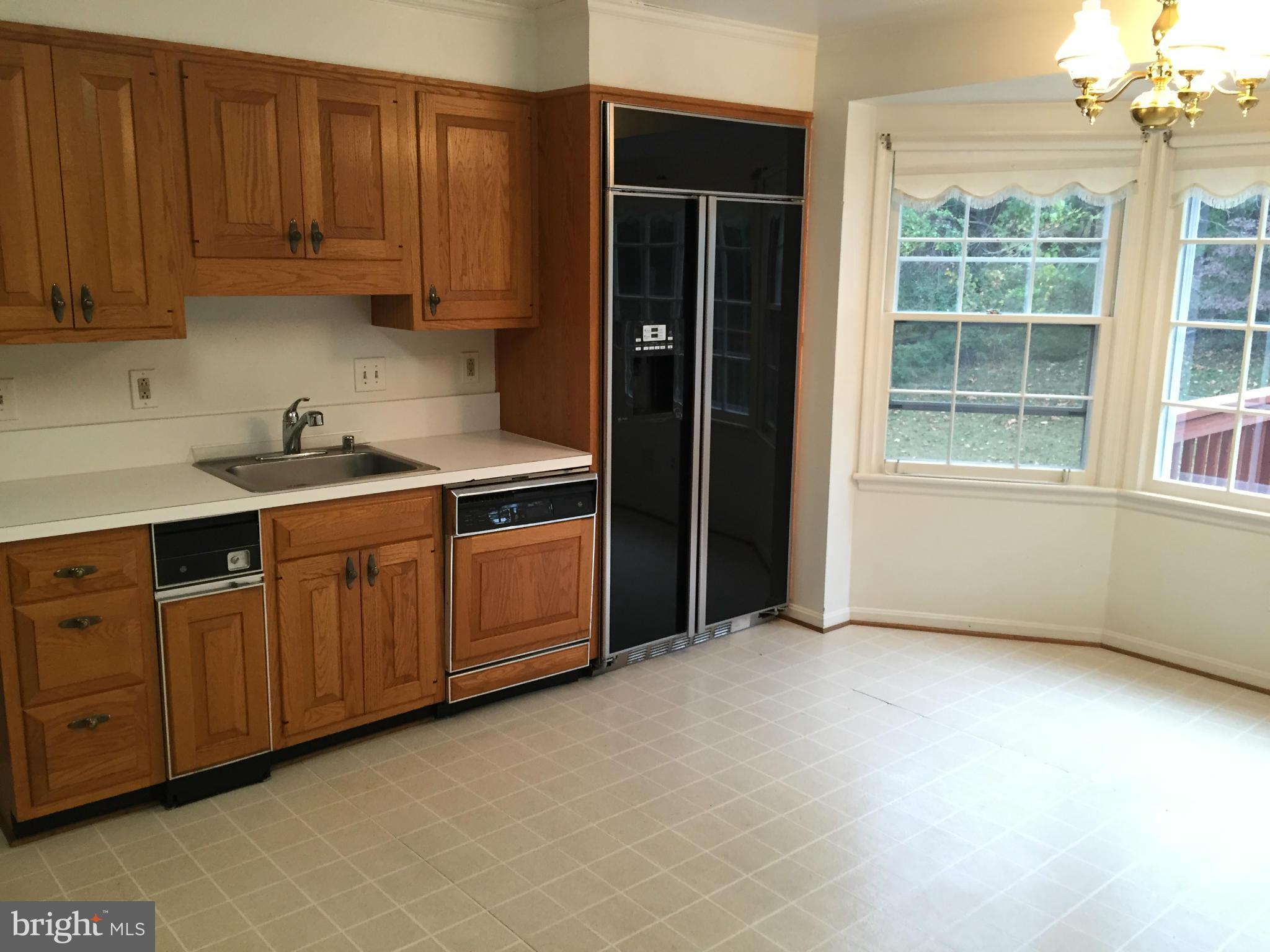9806 Spring Ridge Lane Vienna, VA 22182 - Photo 25 of 30 Kitchen