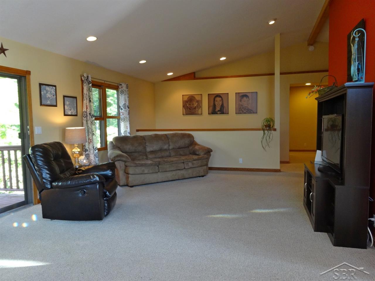 9830 North River Road Freeland, MI 48623 - Photo 12 of 43 31304770-11.JPG