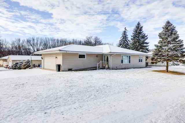 $260,000 | 27829 Larson Street, Rock Falls, IL 61071