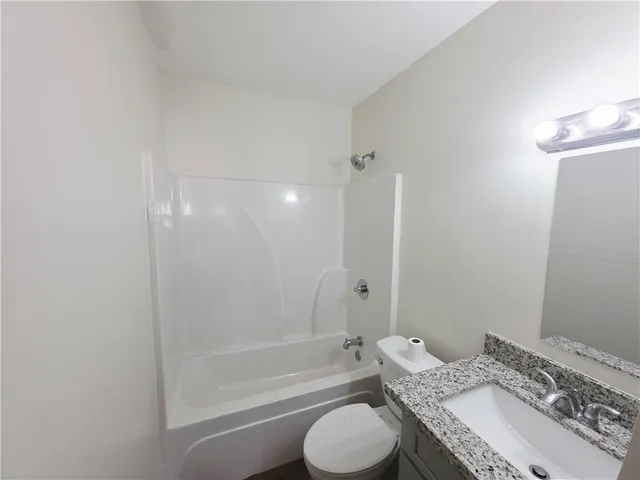 $950 | 4526 North Robertson Street, Unit D, New Orleans, LA 70117
