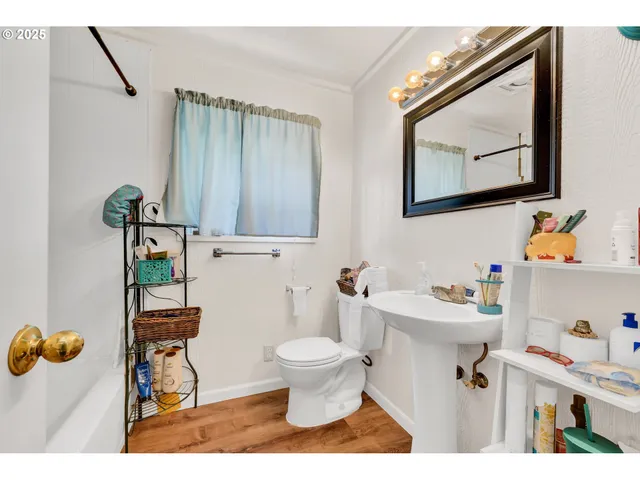 a picture of a bench in front of a mirror