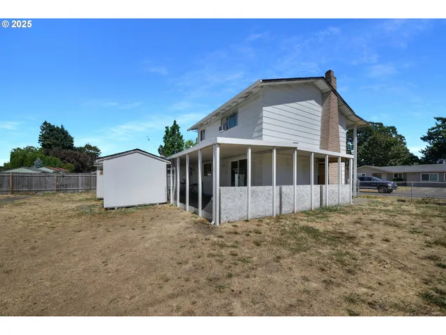 a house view with a backyard space