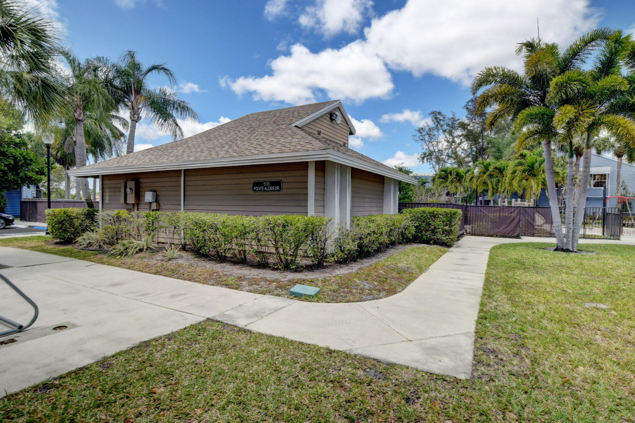 5332 Buckhead Circle, Unit 1010 Boca Raton, FL 33486 - Photo 31 of 34 31-web-or-mls-05_ebf_4419and4more
